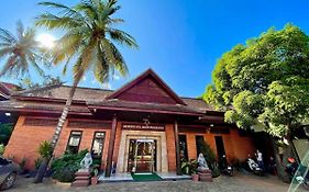 Sam Moon'S Hotel Angkor Wooden House